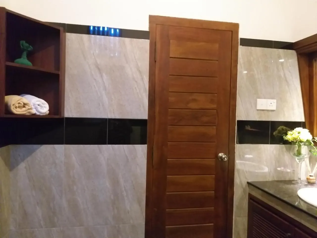 Alojamento de Acomodação e Pequeno-almoço Cosy Nest Home Stay Negombo