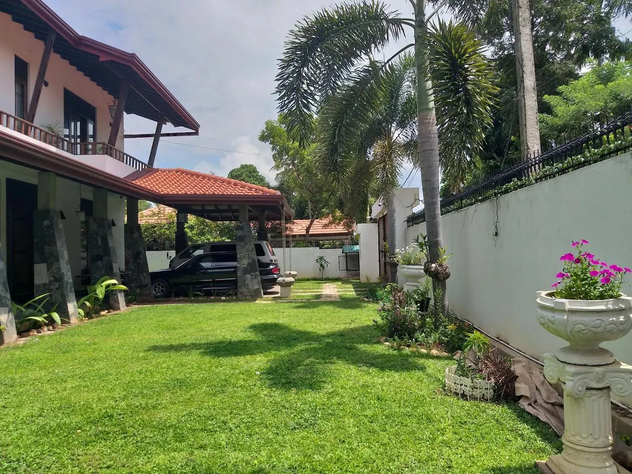 Cosy Nest Home Stay Negombo 0*,
