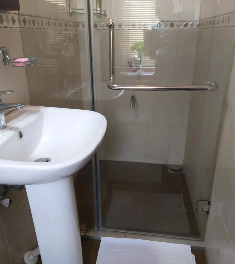 Cosy Nest Home Stay Negombo Bed & Breakfast