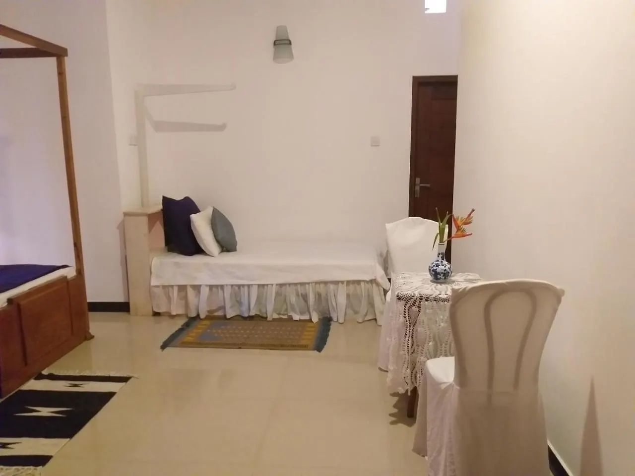 Cosy Nest Home Stay Negombo Bed & Breakfast