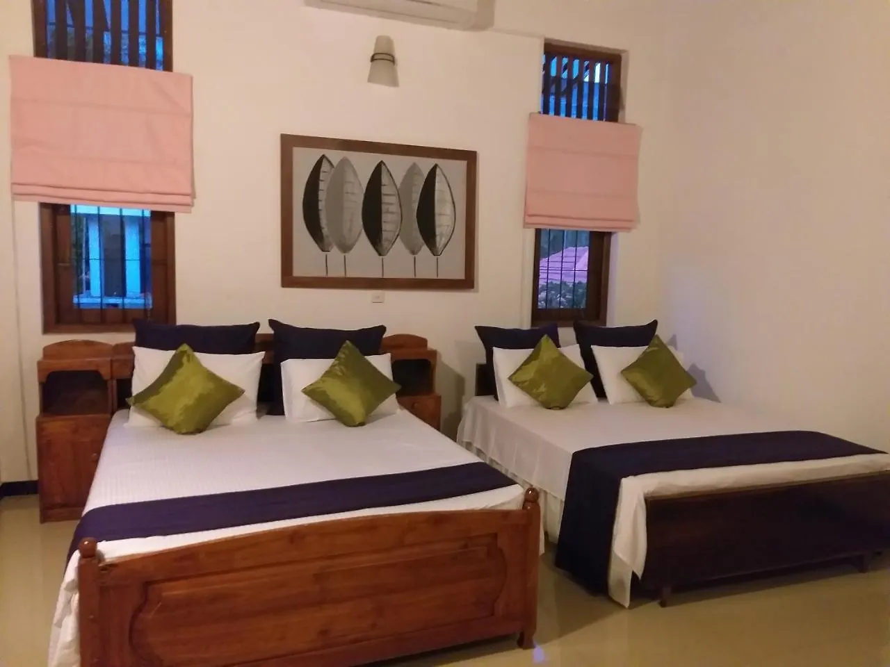 Cosy Nest Home Stay Negombo Bed & Breakfast