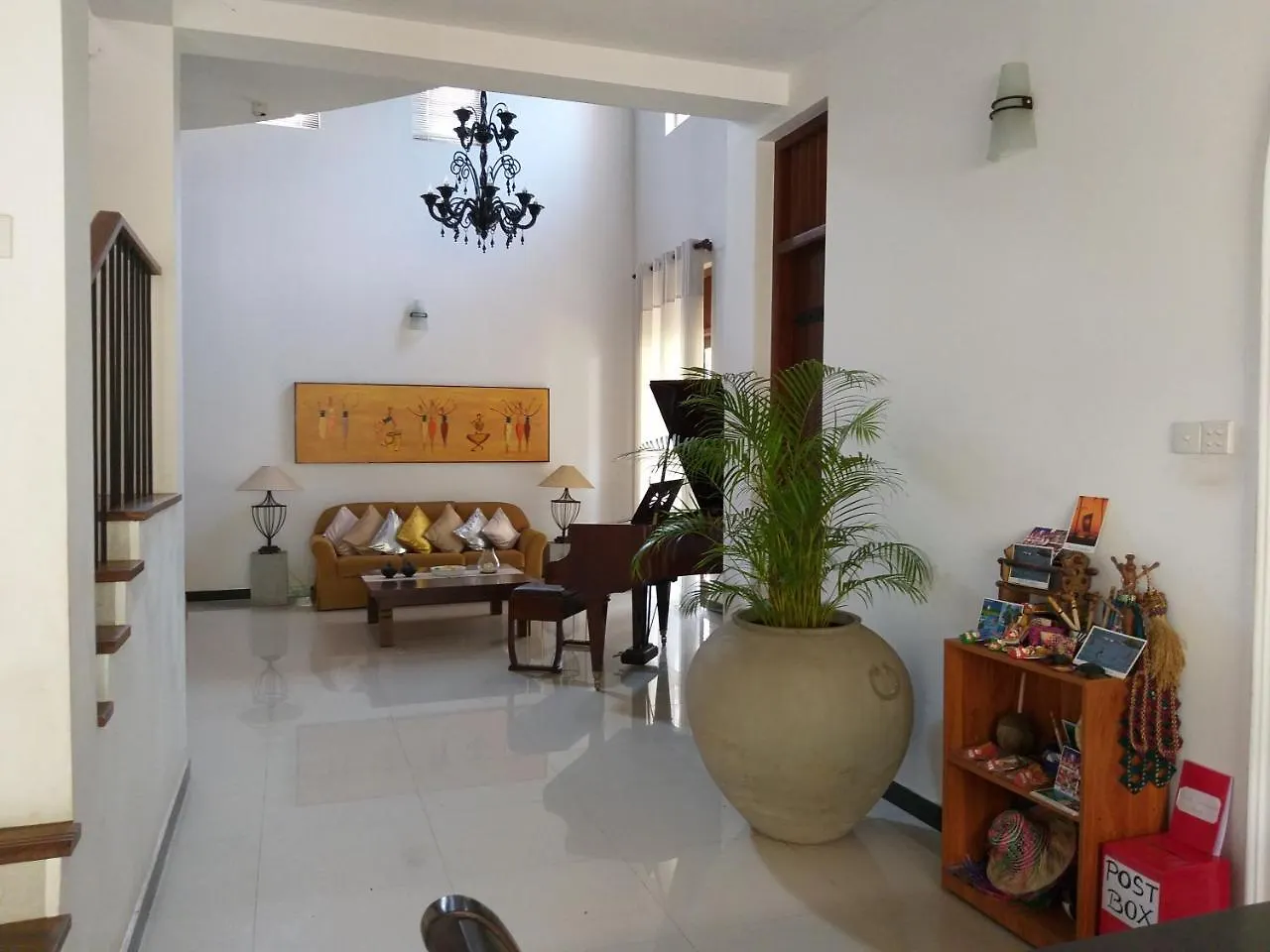 Cosy Nest Home Stay Negombo Bed & Breakfast