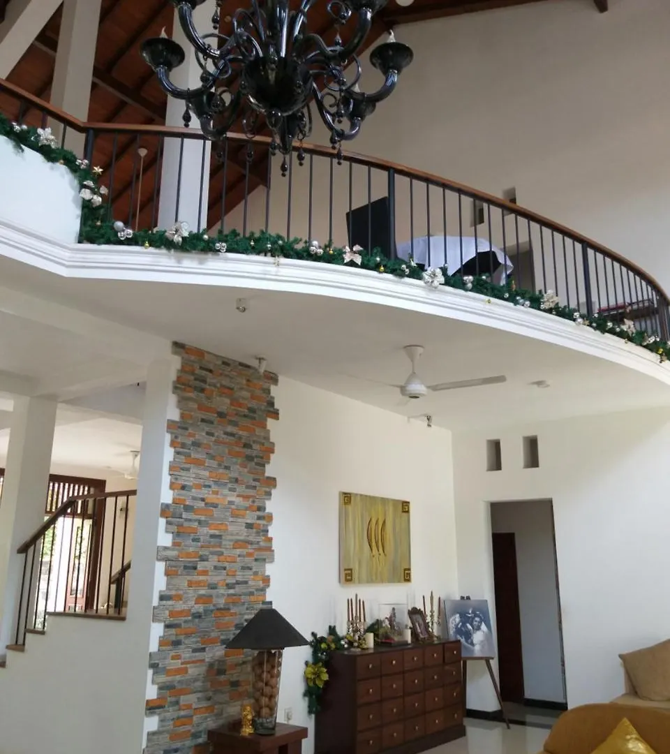Cosy Nest Home Stay Negombo Bed & Breakfast