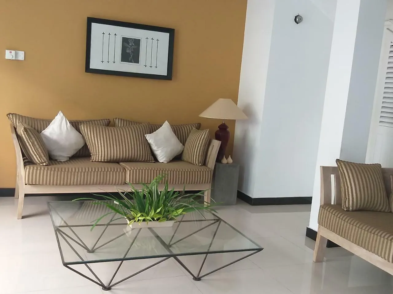 Cosy Nest Home Stay Negombo Bed & Breakfast
